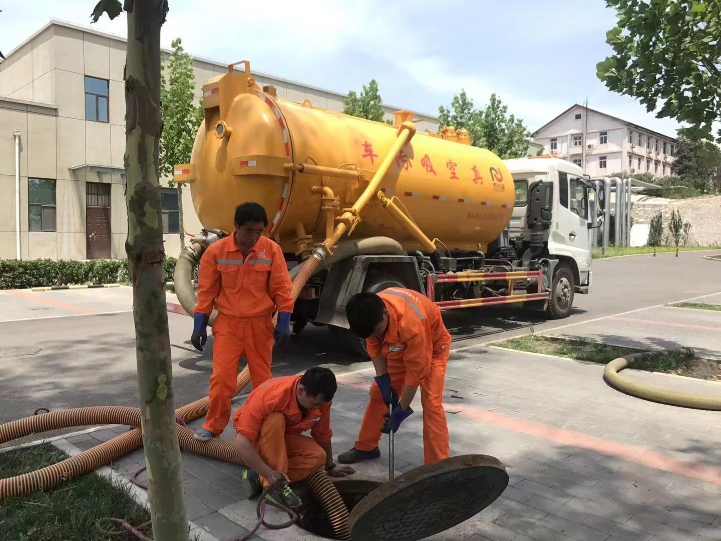 盘县化粪池清理与5-8吨吸粪车施工效率分析